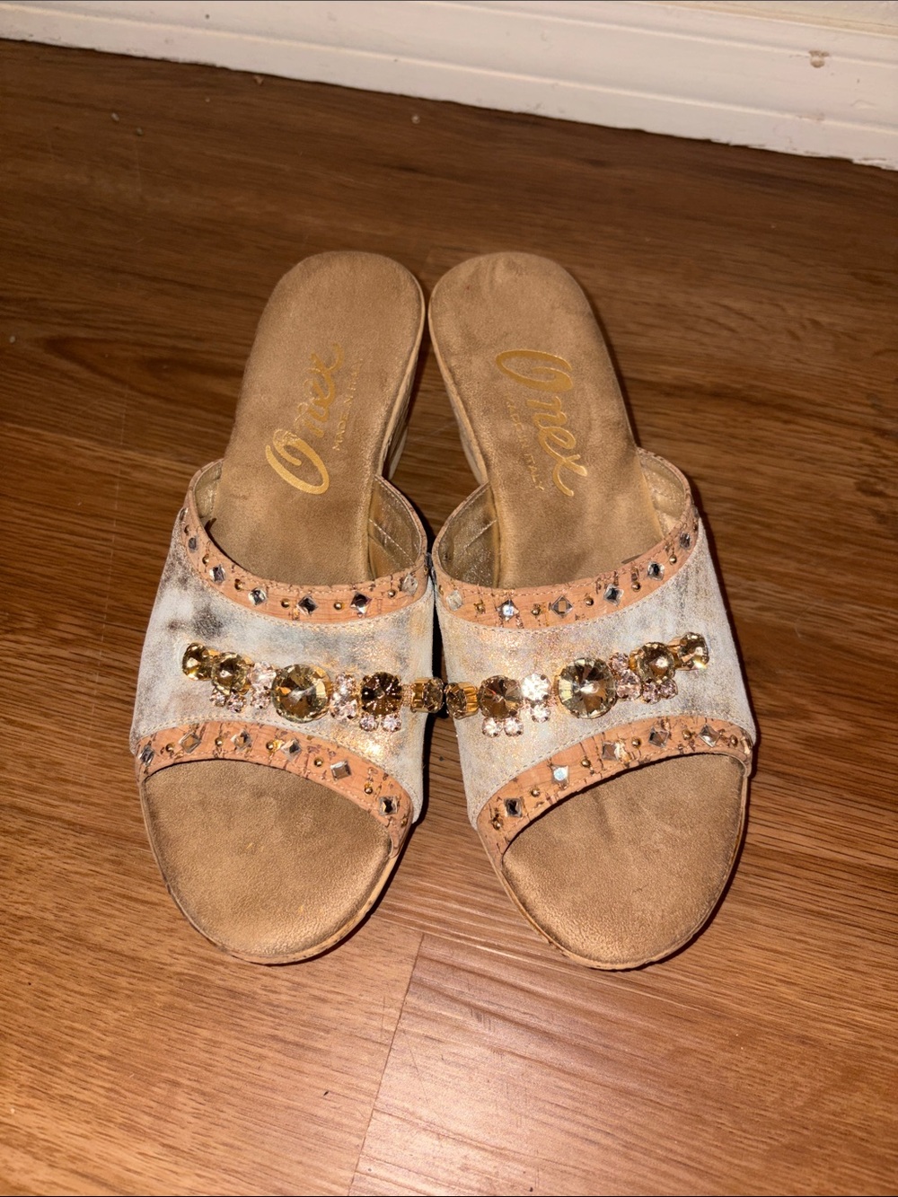 Onex heeled Casual Embellished Tan & Cream Slide Sandals